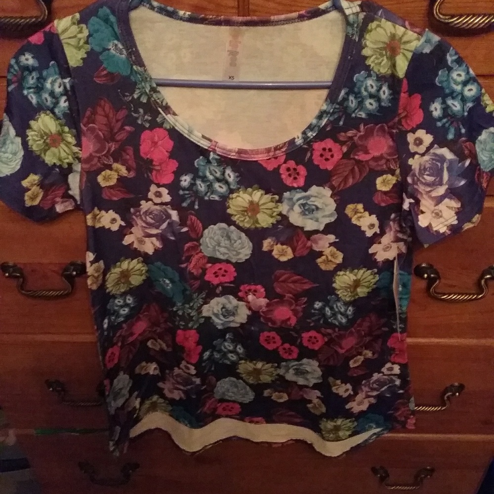 Xs lularoe classic t